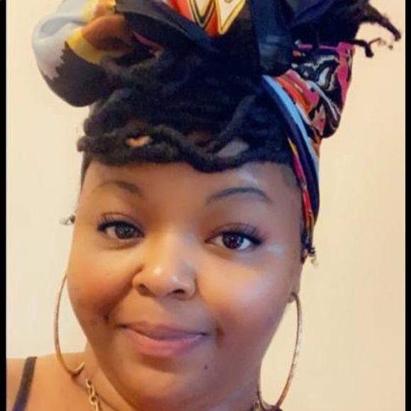 Meet your Posher, Michelle - Picture 3 of 3